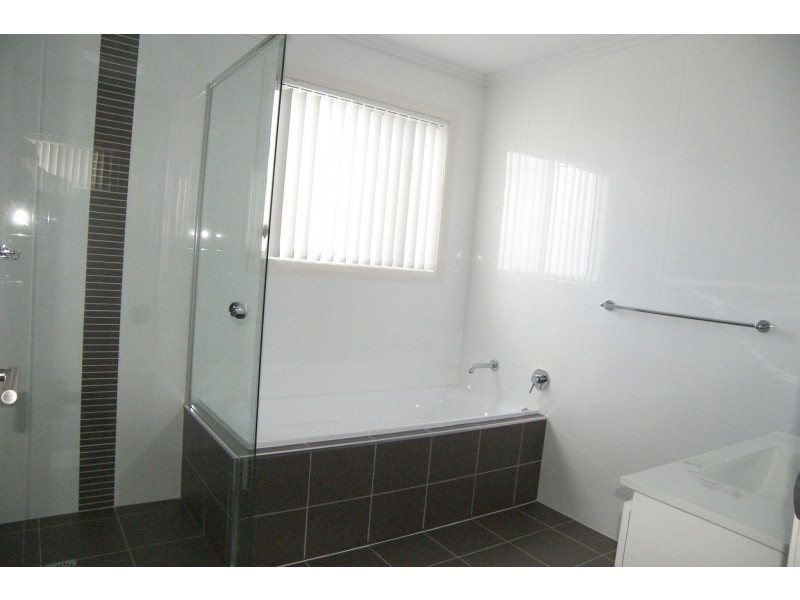 2/201 Wyndarra Way, Koonawarra NSW 2530