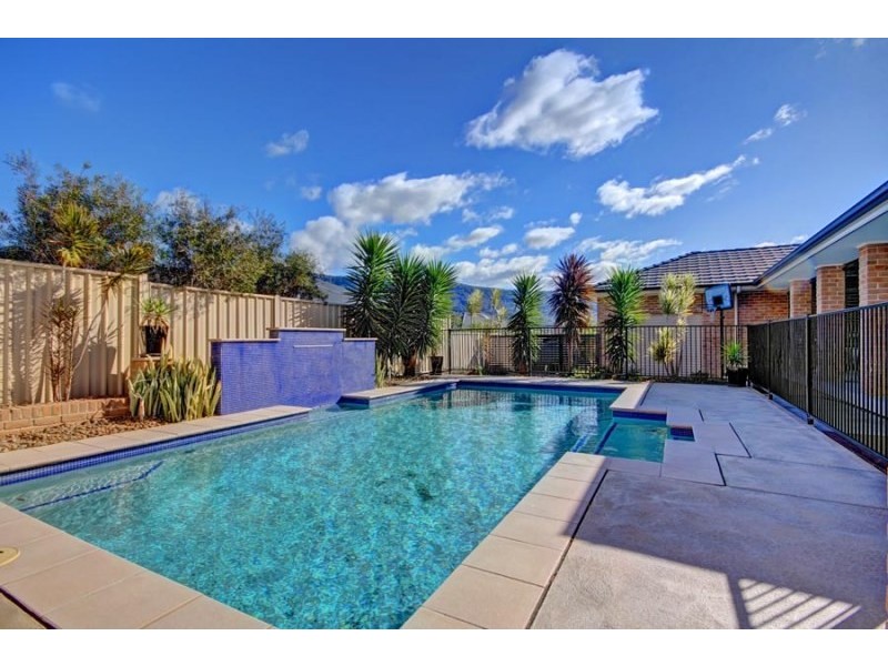 11 Norman Clark Crescent, Horsley NSW 2530