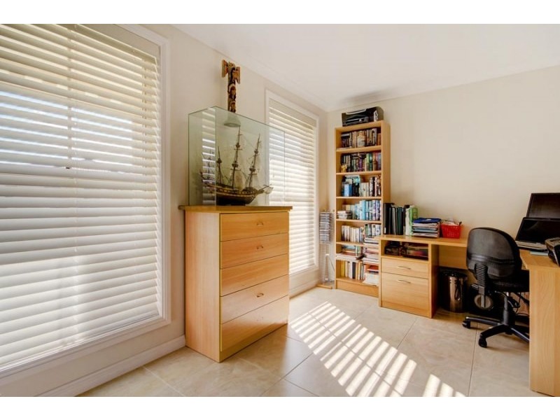 11 Norman Clark Crescent, Horsley NSW 2530