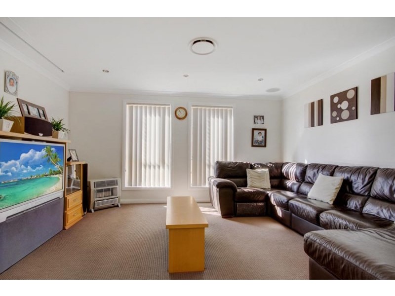 11 Norman Clark Crescent, Horsley NSW 2530