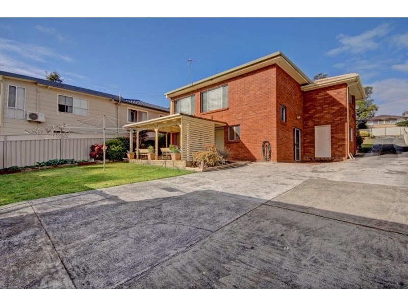 6 Larama Avenue, Dapto NSW 2530