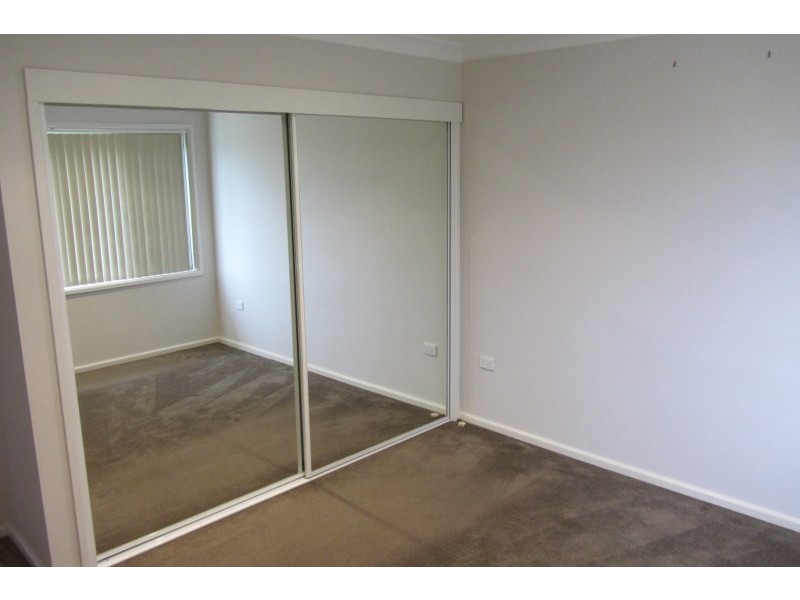 4 Lakeside Drive, Kanahooka NSW 2530