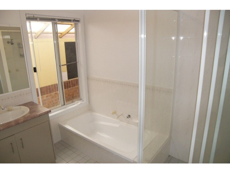 11 Sanderson Road, Kanahooka NSW 2530