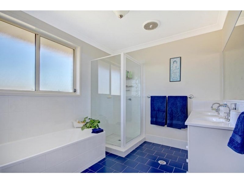 21 Glengarry Way, Horsley NSW 2530