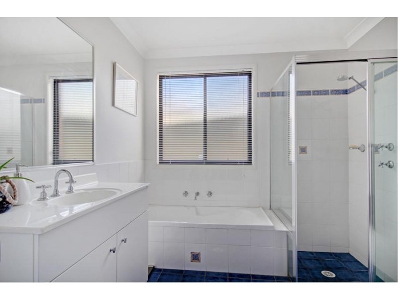 13 Chinchilla Way, Albion Park NSW 2527