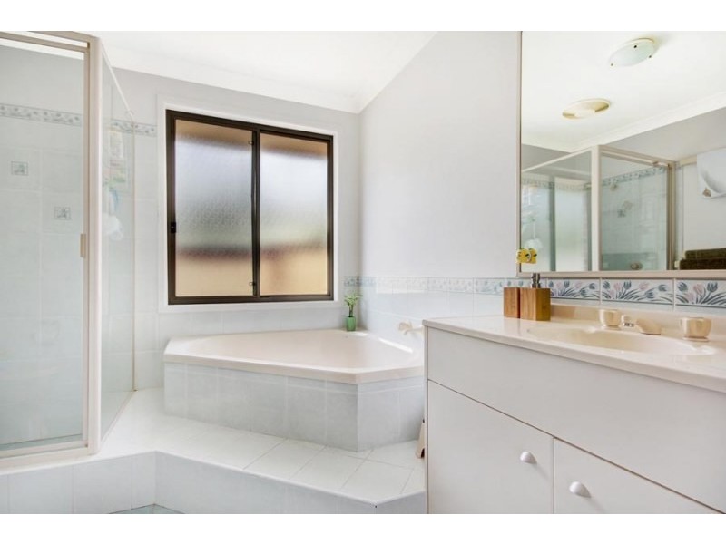 16 Selwyn Grove, Horsley NSW 2530