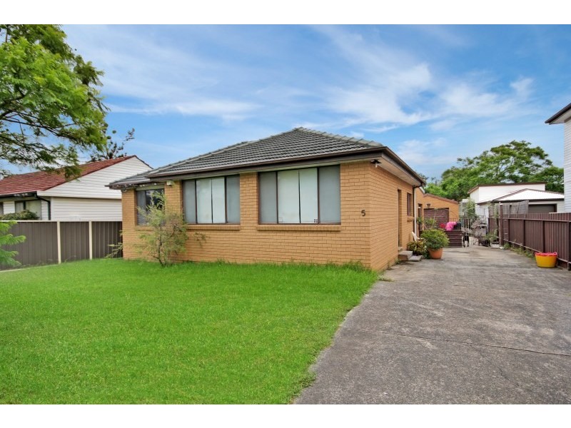 5 Moran Avenue, Dapto NSW 2530