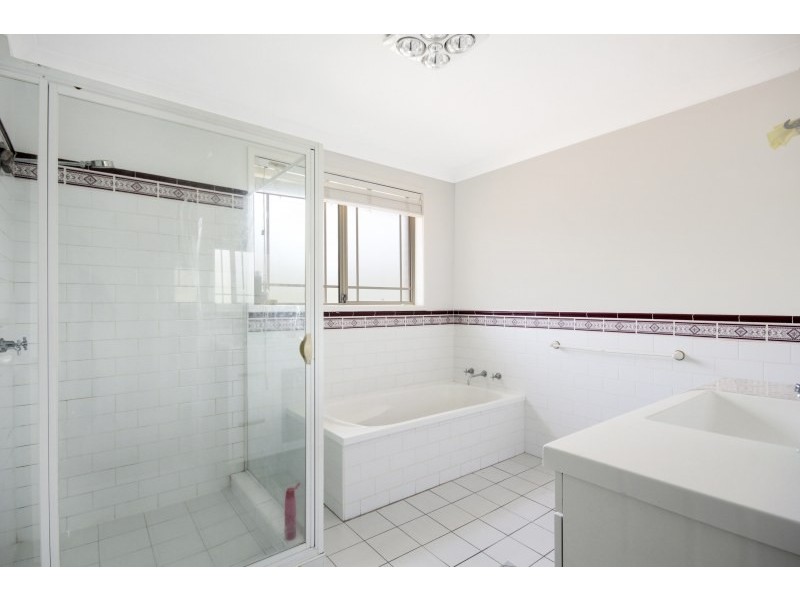 2/12 Northview Terrace, Figtree NSW 2525