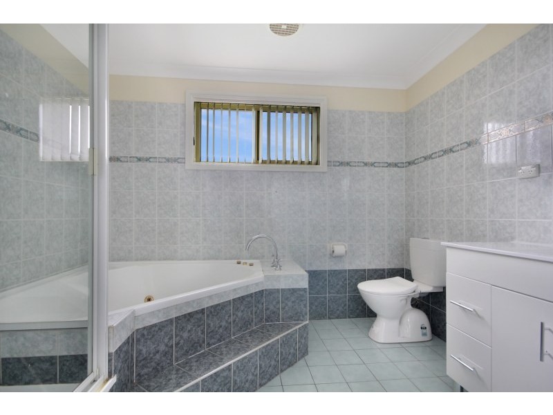 2/66-70 Habeda Avenue, Horsley NSW 2530