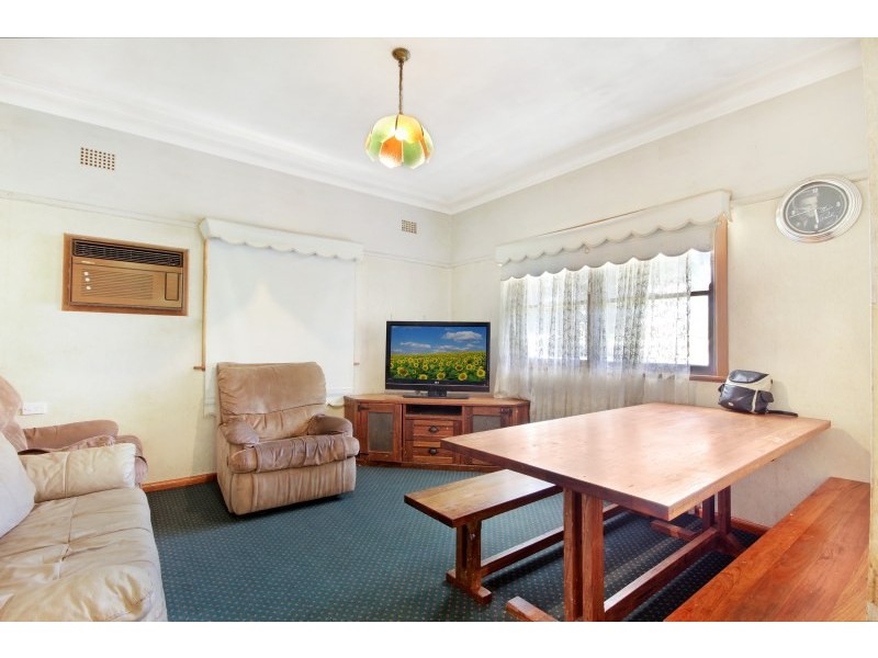 52 Prince Edward Drive, Dapto NSW 2530