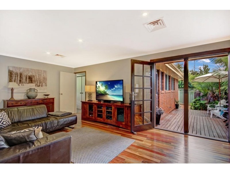 8 Windsor Crescent, Brownsville NSW 2530