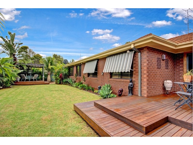 8 Windsor Crescent, Brownsville NSW 2530