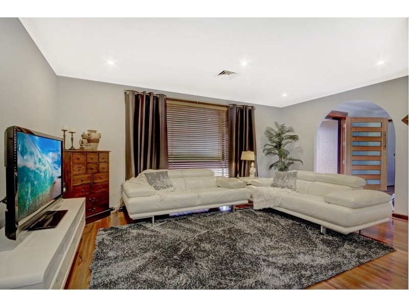 8 Windsor Crescent, Brownsville NSW 2530