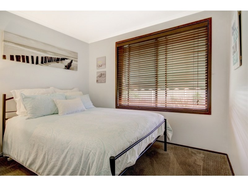 8 Windsor Crescent, Brownsville NSW 2530