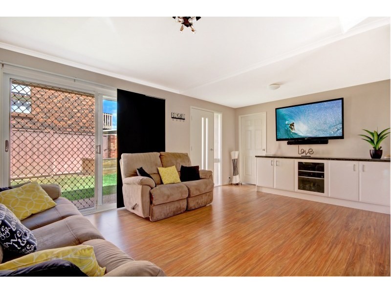 6 Meehan Close, Horsley NSW 2530