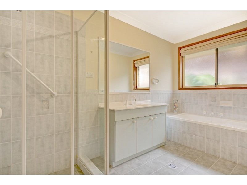 24 Highview Drive, Farmborough Heights NSW 2526