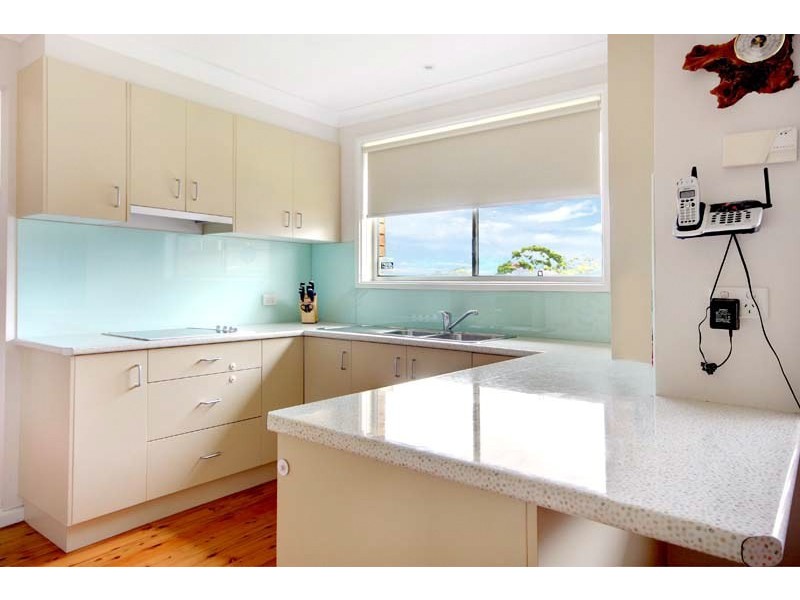 4 Lakeside Drive, Kanahooka NSW 2530