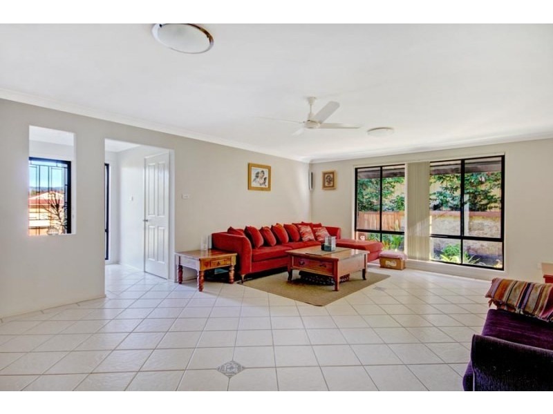 8 Reed Park Place, Horsley NSW 2530