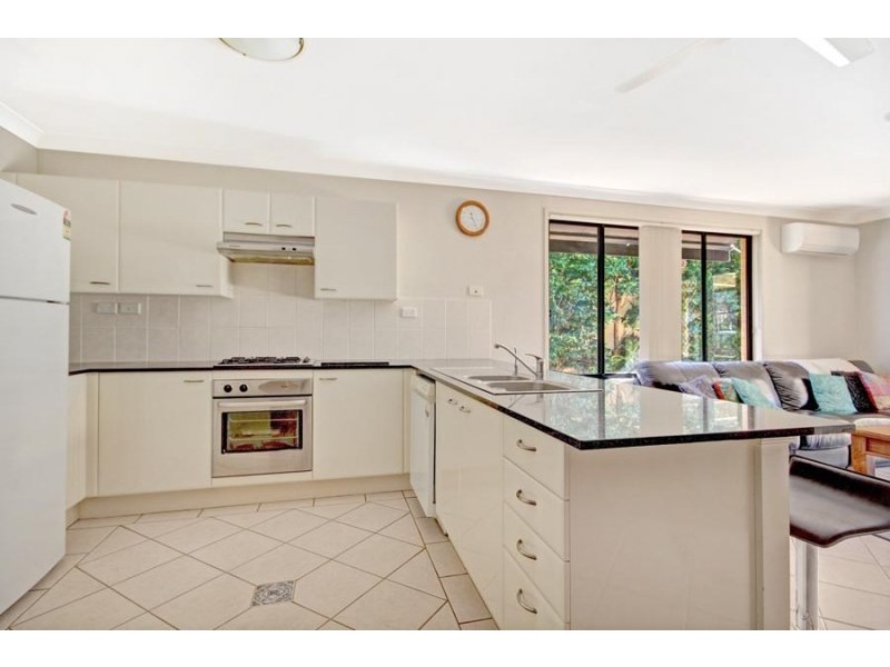 8 Reed Park Place, Horsley NSW 2530
