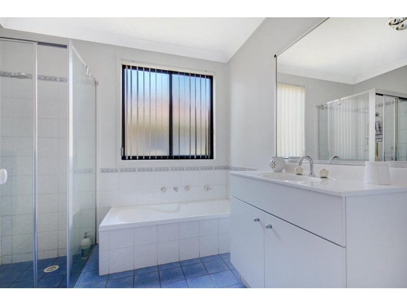 8 Reed Park Place, Horsley NSW 2530