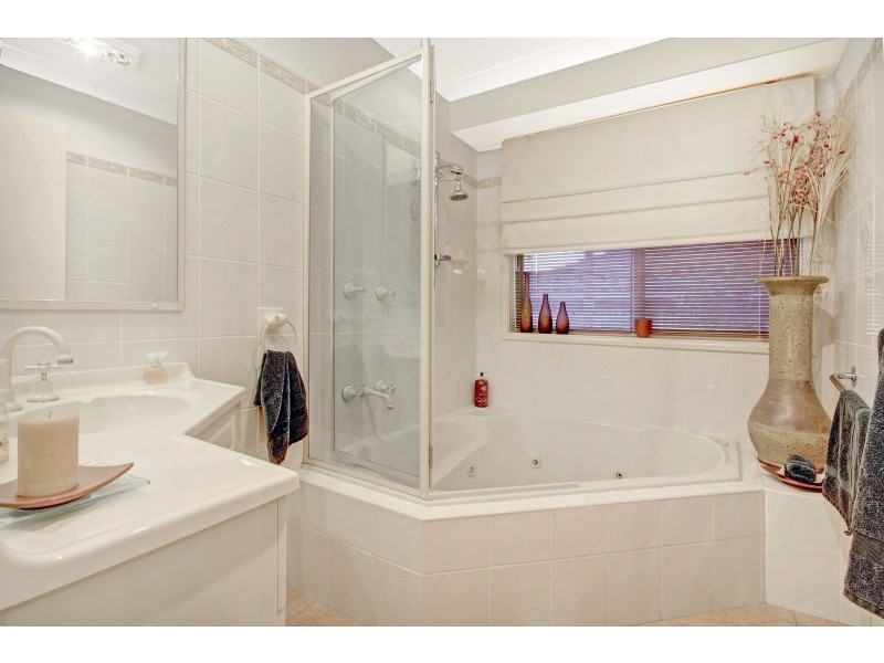 16 Glenlee Drive, Horsley NSW 2530