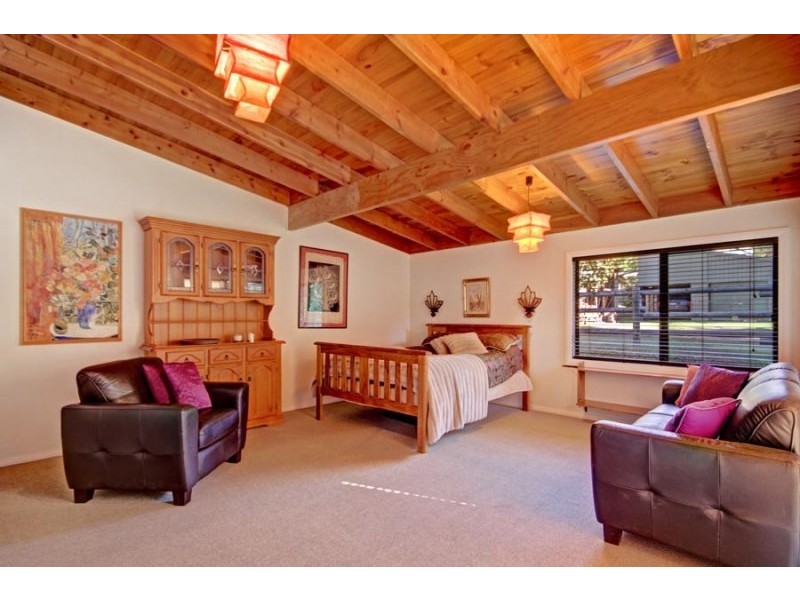 761 Calderwood Road, Calderwood NSW 2527