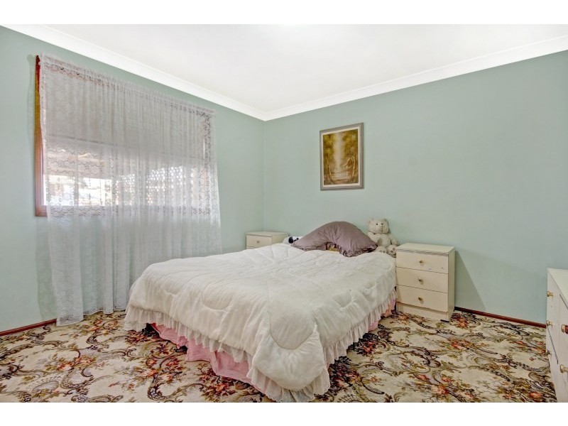 13 Darren Avenue, Kanahooka NSW 2530