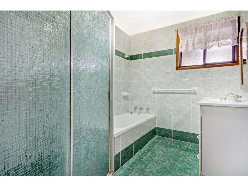 13 Darren Avenue, Kanahooka NSW 2530