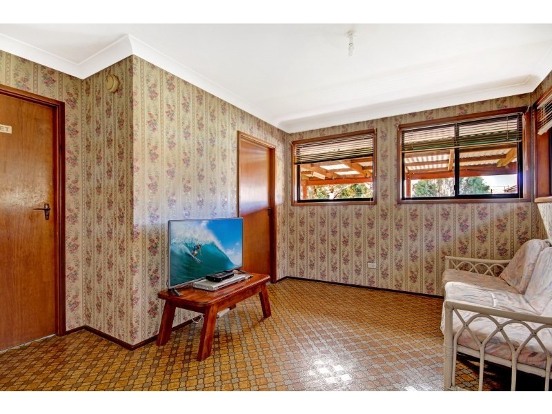 13 Darren Avenue, Kanahooka NSW 2530