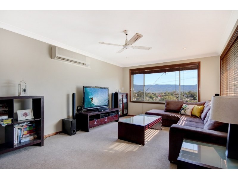 13 Rainsford Avenue, Kanahooka NSW 2530