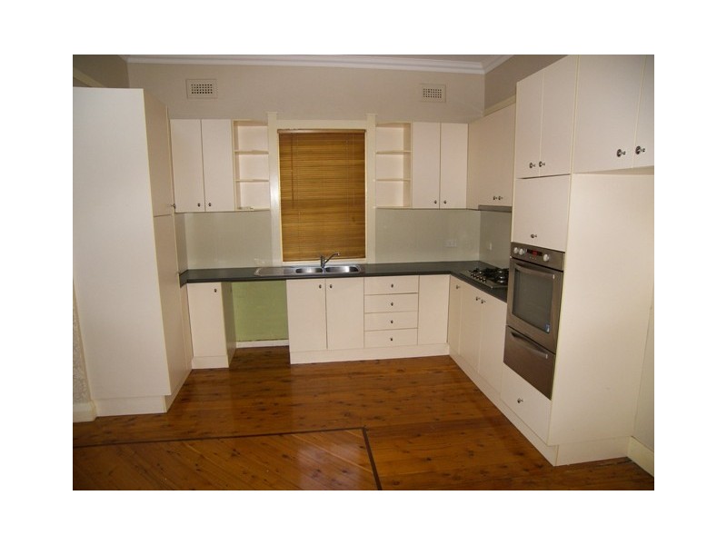 22 Robertson Street, Coniston NSW 2500