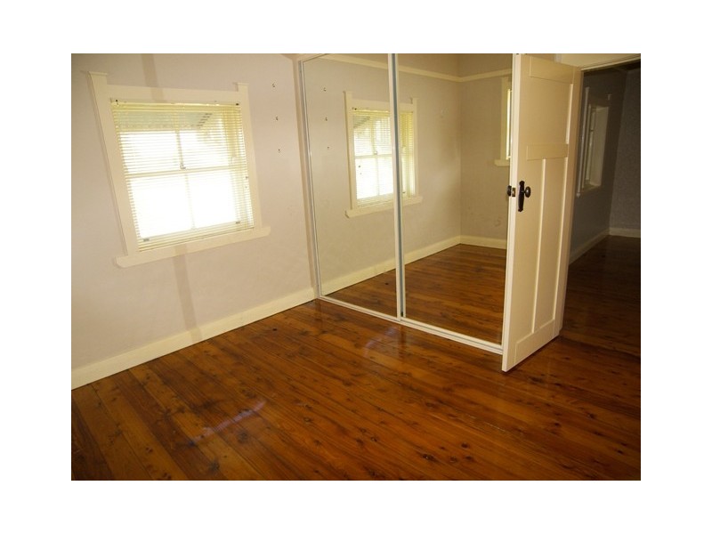 22 Robertson Street, Coniston NSW 2500