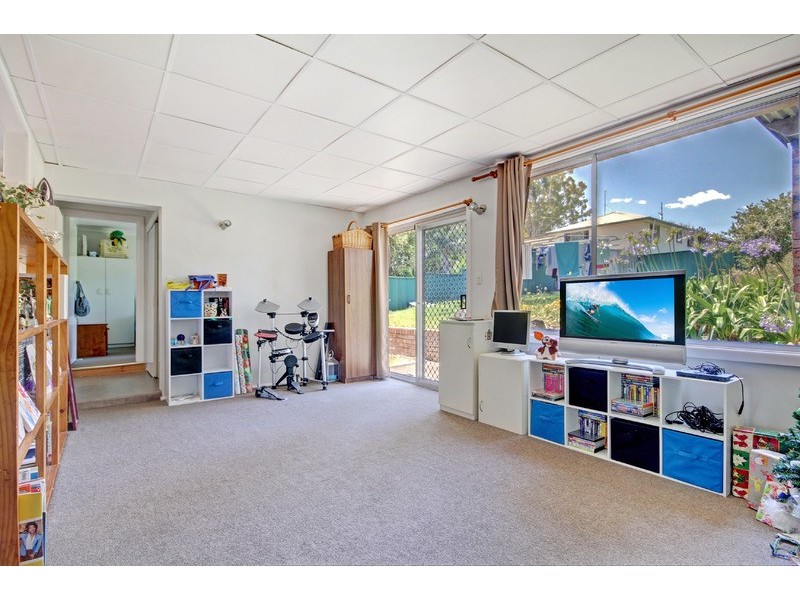 8 Bristol Parade, Farmborough Heights NSW 2526