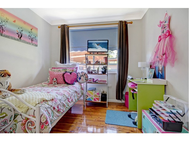 8 Bristol Parade, Farmborough Heights NSW 2526