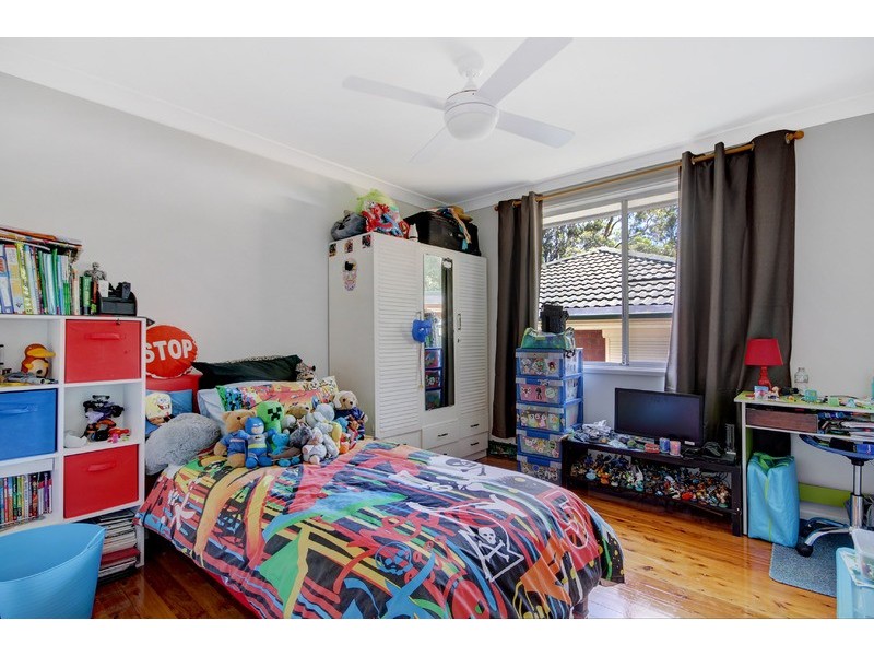 8 Bristol Parade, Farmborough Heights NSW 2526