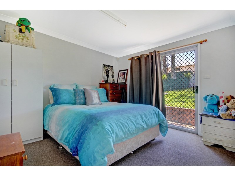 8 Bristol Parade, Farmborough Heights NSW 2526