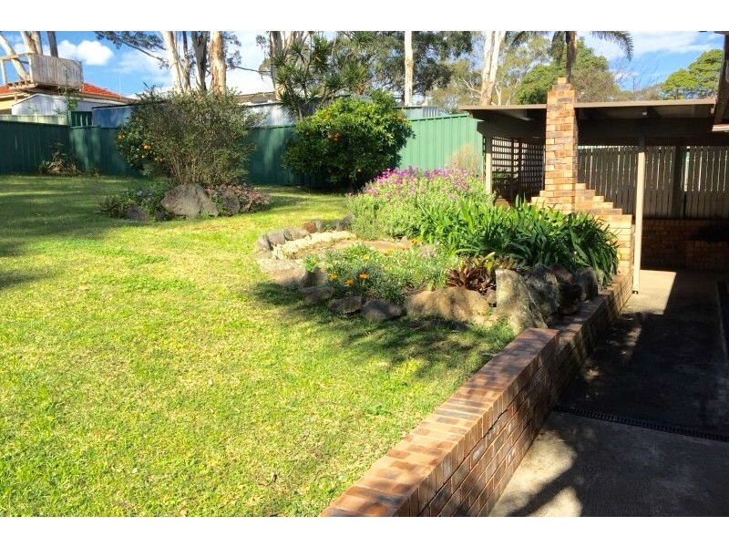 8 Bristol Parade, Farmborough Heights NSW 2526