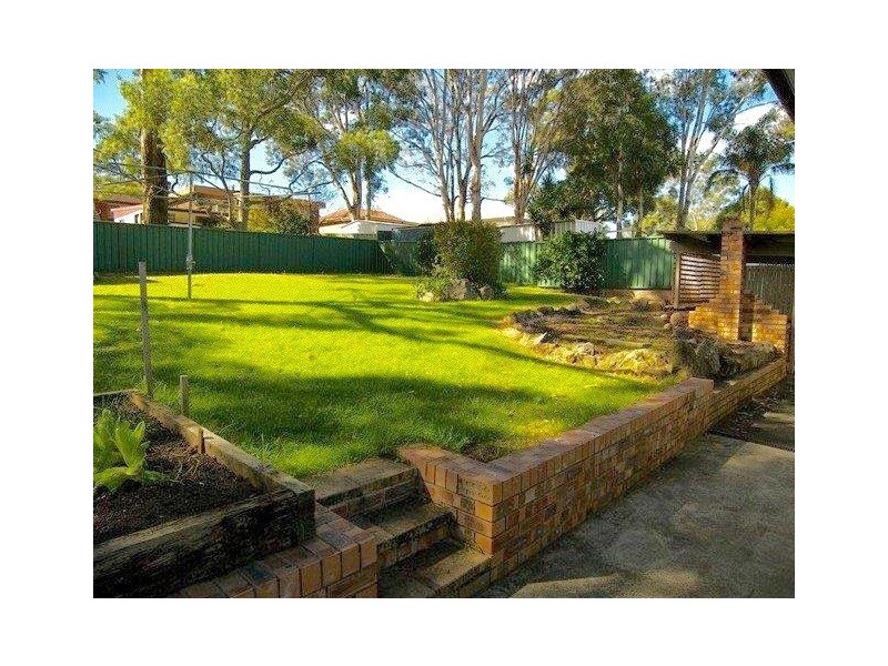 8 Bristol Parade, Farmborough Heights NSW 2526