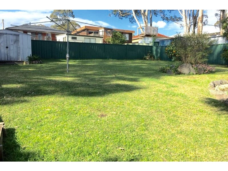 8 Bristol Parade, Farmborough Heights NSW 2526