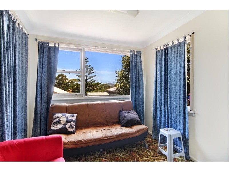 10 Darly Avenue, Kanahooka NSW 2530