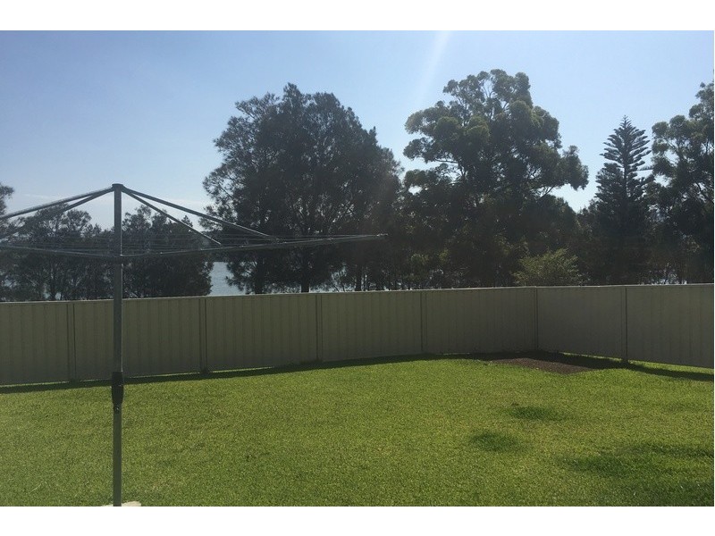 33 Rushton Drive, Kanahooka NSW 2530