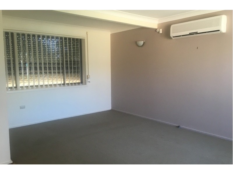 33 Rushton Drive, Kanahooka NSW 2530