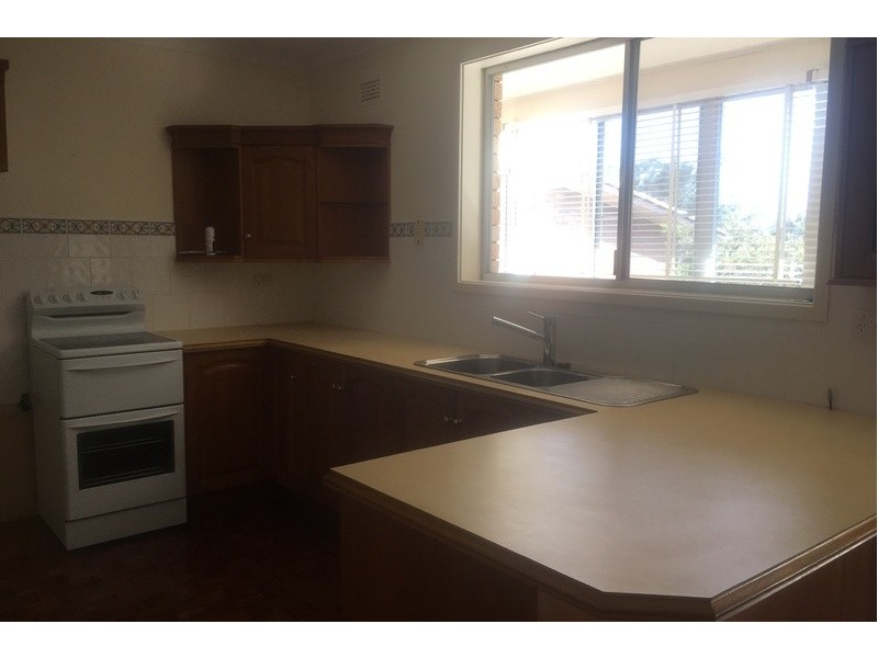 33 Rushton Drive, Kanahooka NSW 2530