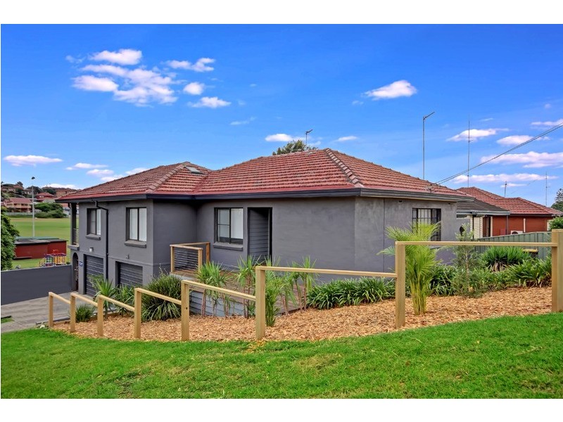 16 Derowie Crescent, Lake Heights NSW 2502