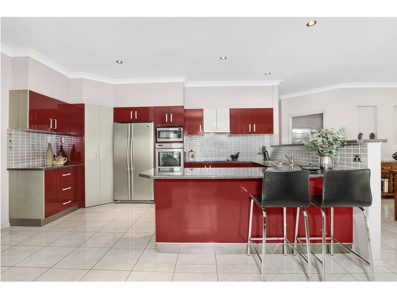 16 Streeton Avenue, Kanahooka NSW 2530