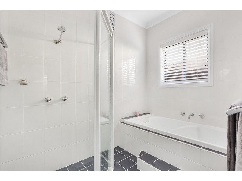 16 Streeton Avenue, Kanahooka NSW 2530