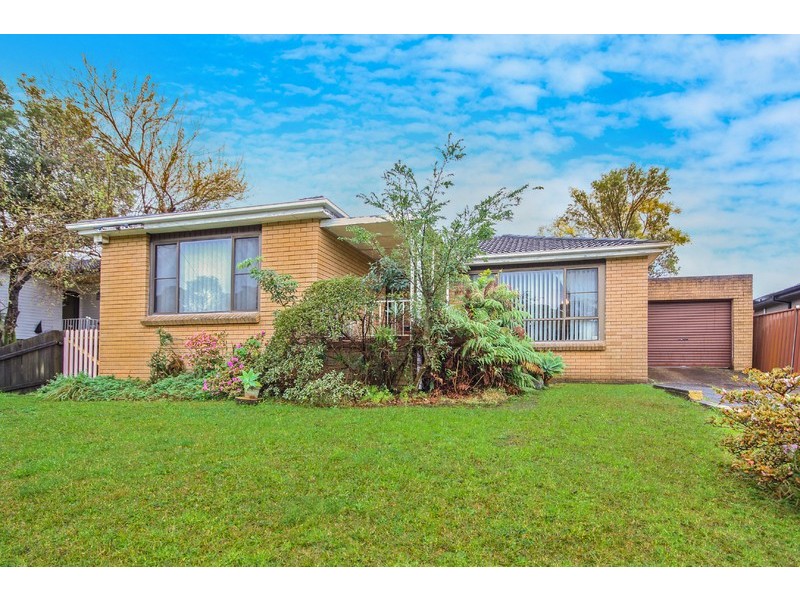 8 Stanley Avenue, Farmborough Heights NSW 2526