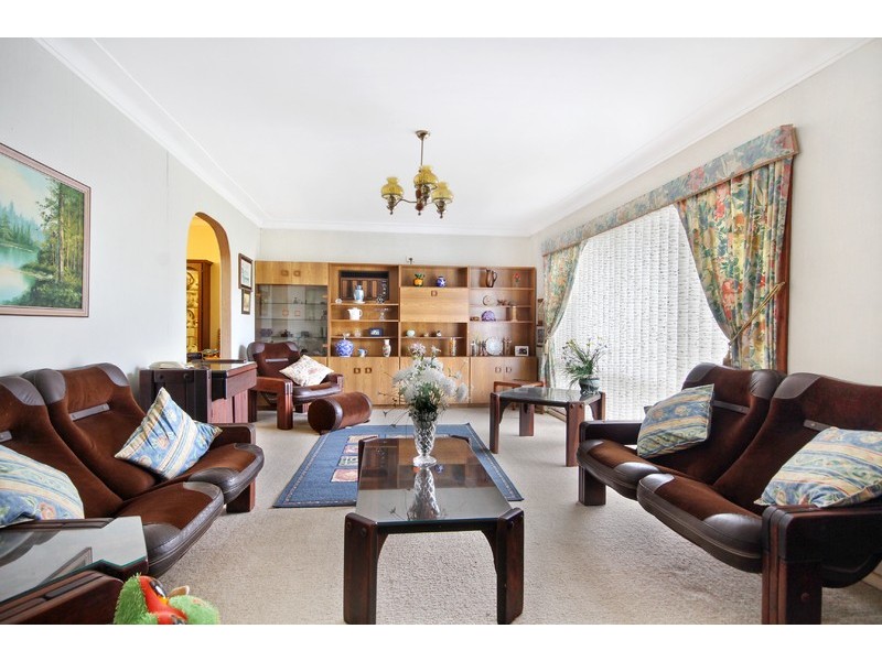 8 Stanley Avenue, Farmborough Heights NSW 2526