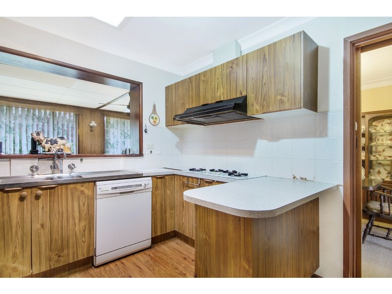 8 Stanley Avenue, Farmborough Heights NSW 2526