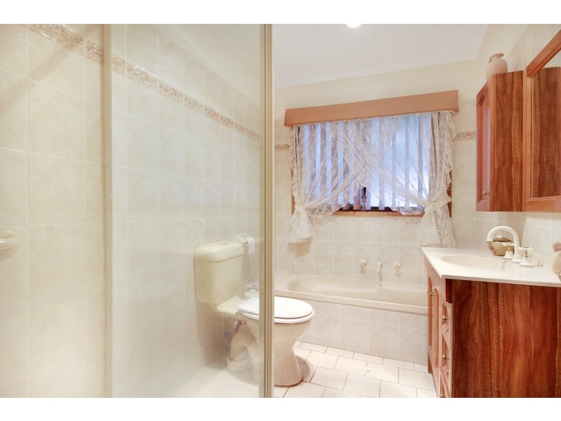 8 Stanley Avenue, Farmborough Heights NSW 2526